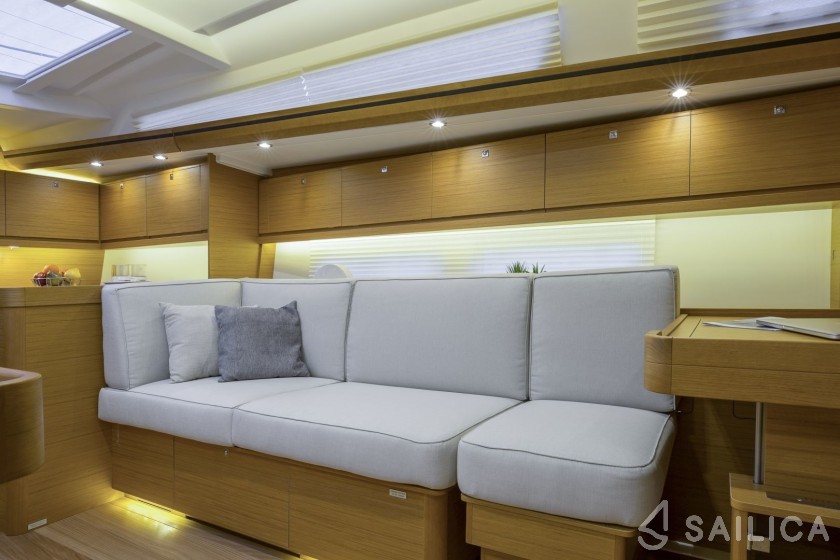 Dufour 520 GL - Yacht Charter Sailica