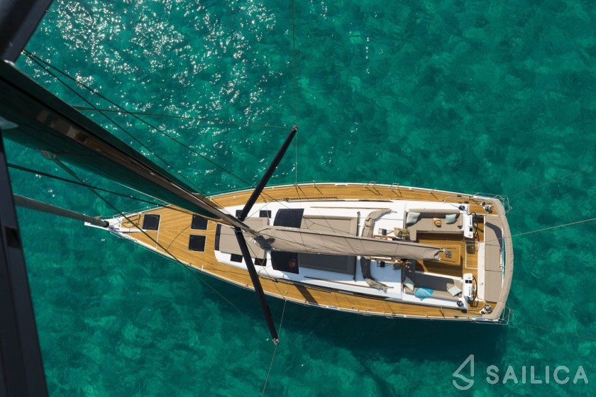 Dufour 520 GL - Yacht Charter Sailica