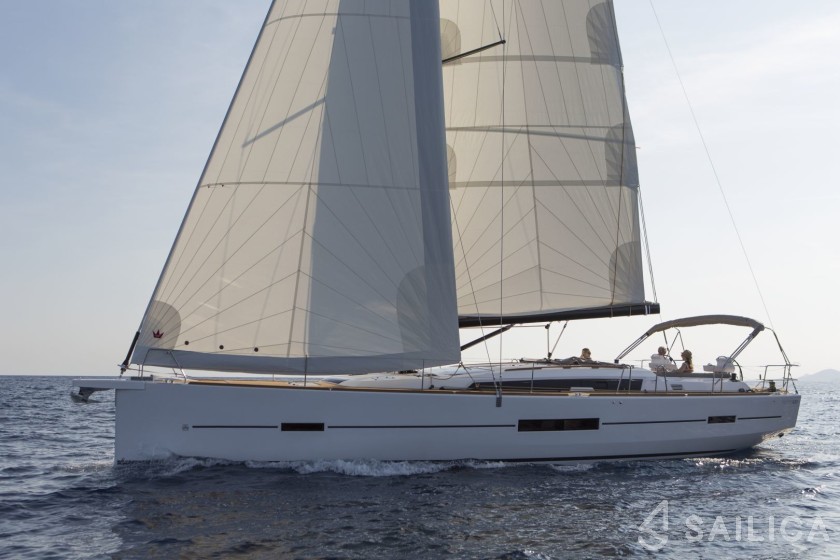 Dufour 520 GL - Yacht Charter Sailica