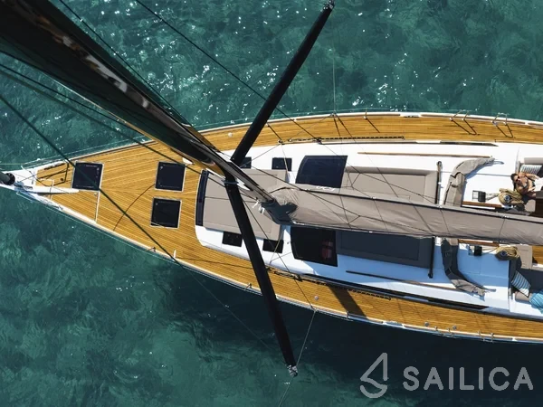 Dufour 520 GL - Yacht Charter Sailica