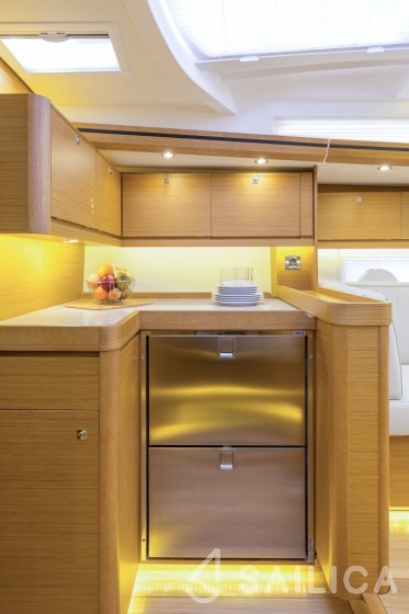 Dufour 520 GL - Yacht Charter Sailica
