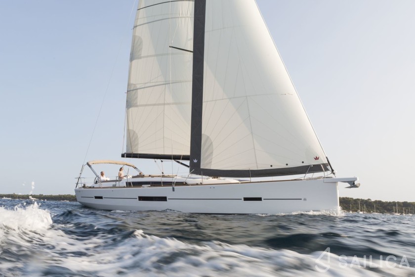 Dufour 520 GL - Yacht Charter Sailica