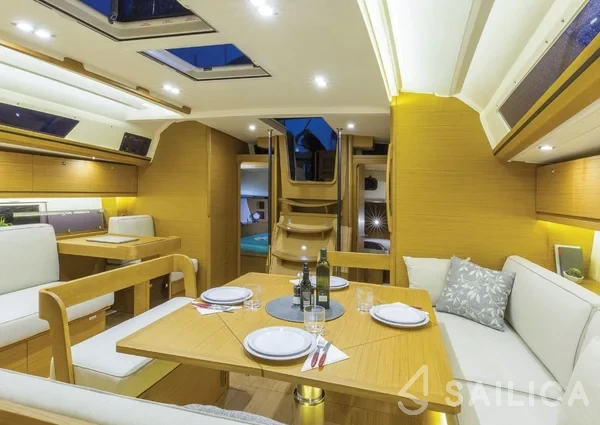 Dufour 520 GL - Yacht Charter Sailica