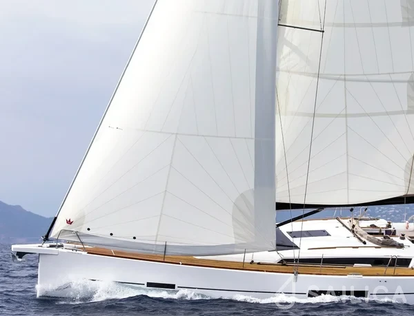 Dufour 520 GL - Yacht Charter Sailica