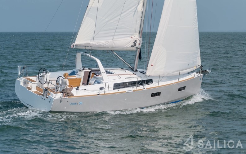 Oceanis 38.1 - Yacht Charter Sailica