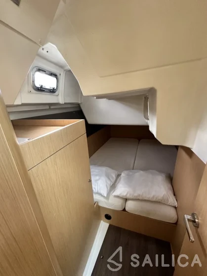 Oceanis 38.1 - Yacht Charter Sailica