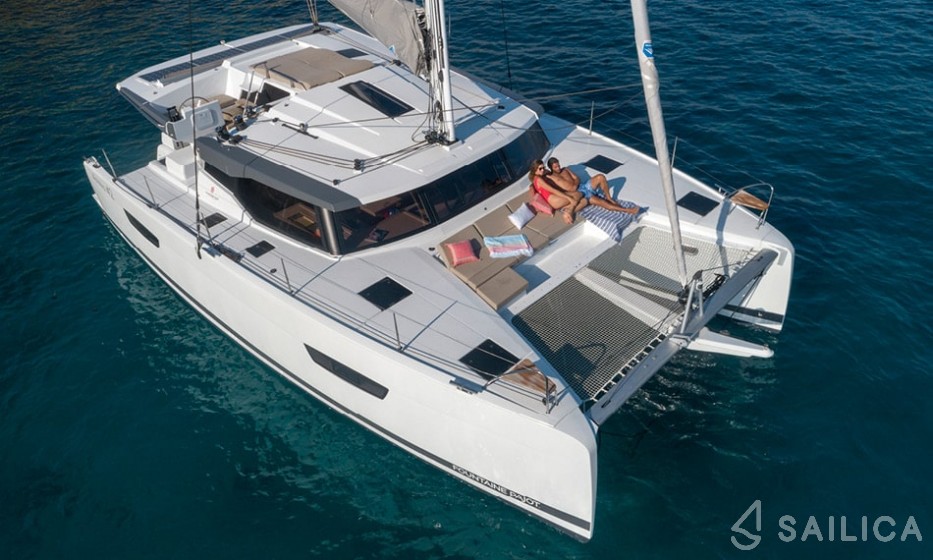 Astréa 42 - Yacht Charter Sailica