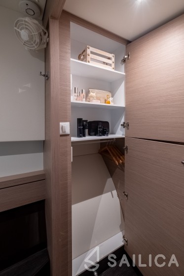 Astréa 42 - Yacht Charter Sailica