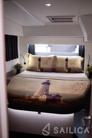Astréa 42 - Yacht Charter Sailica