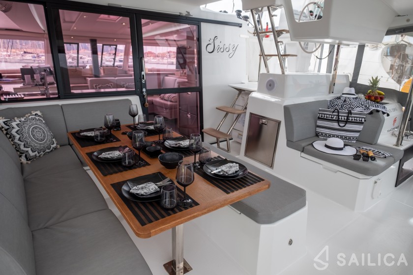 Astréa 42 - Yacht Charter Sailica