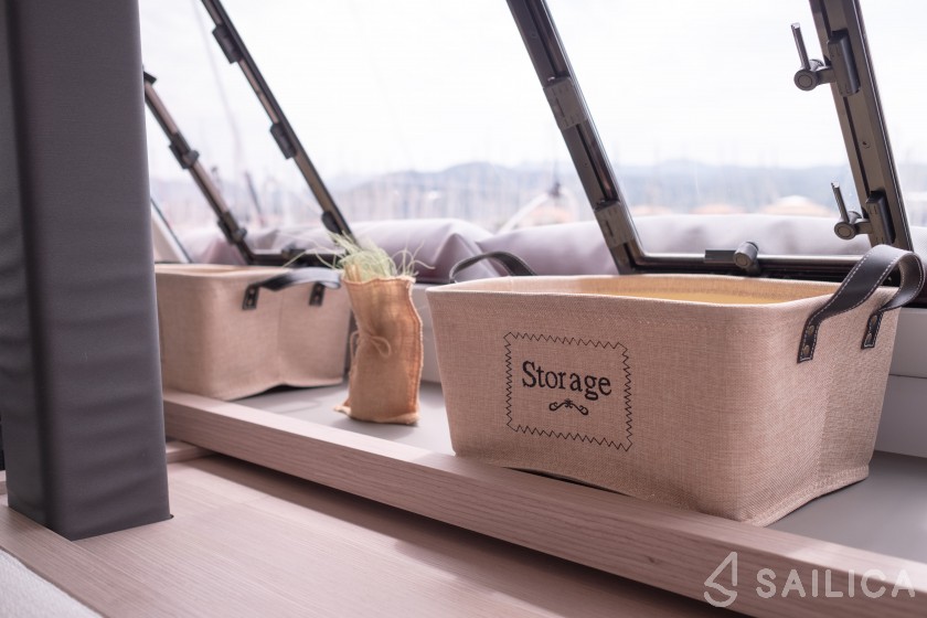 Astréa 42 - Yacht Charter Sailica
