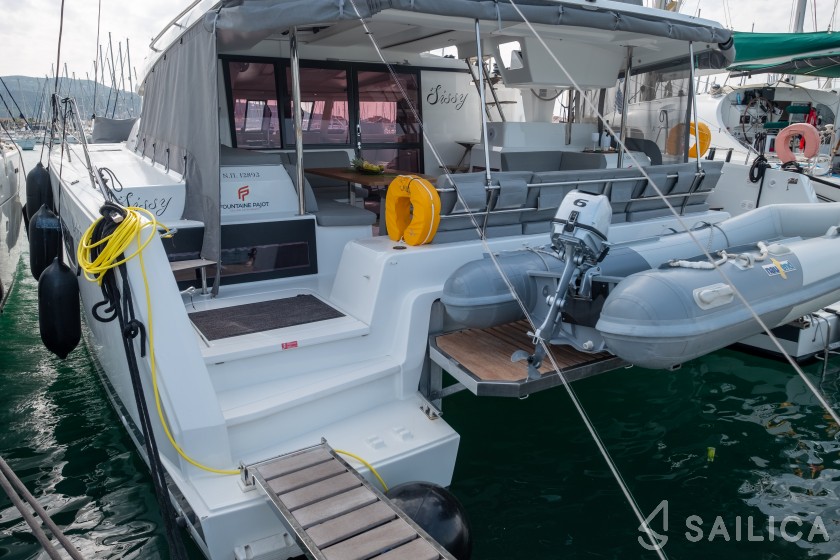 Astréa 42 - Yacht Charter Sailica