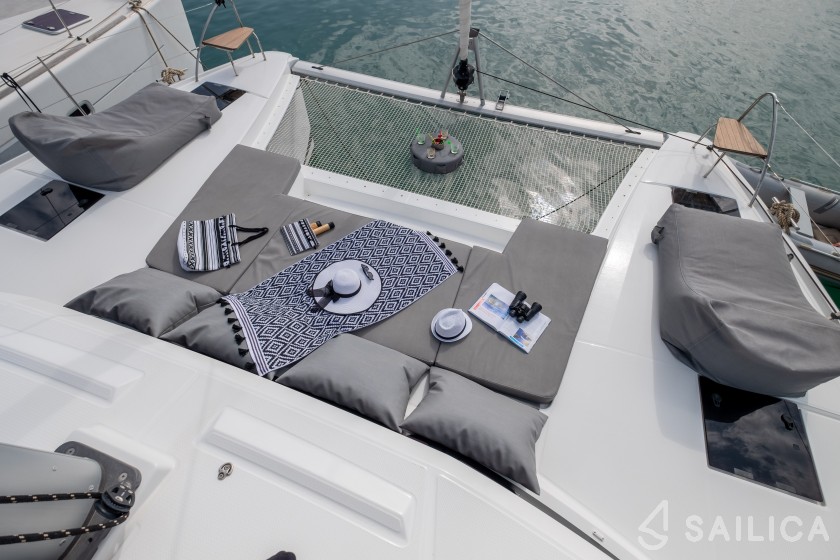 Astréa 42 - Yacht Charter Sailica