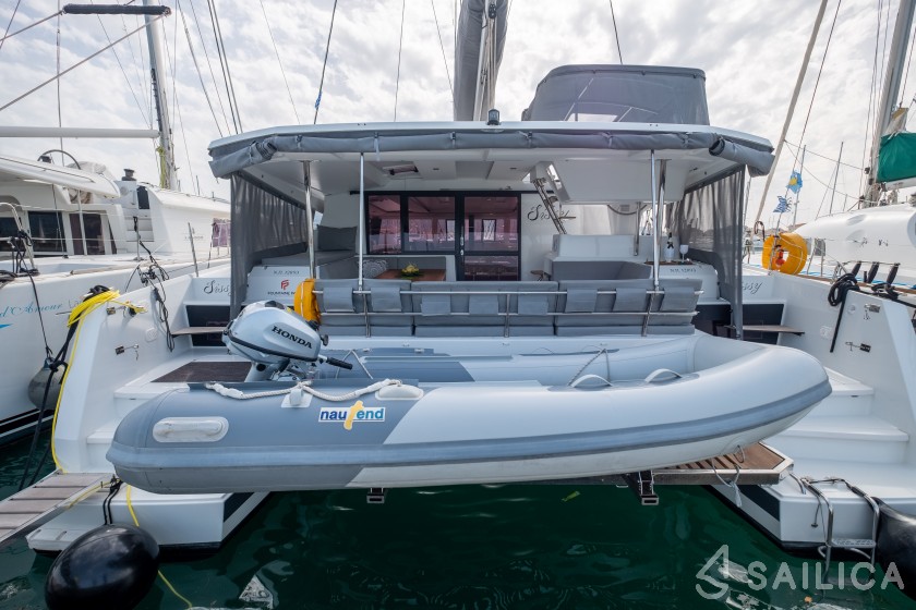 Astréa 42 - Yacht Charter Sailica