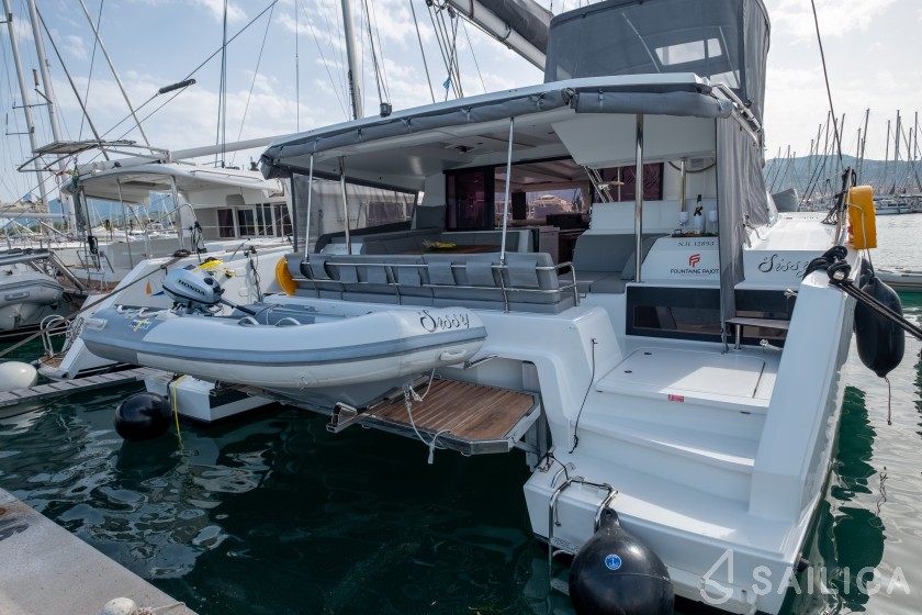 Astréa 42 - Yacht Charter Sailica