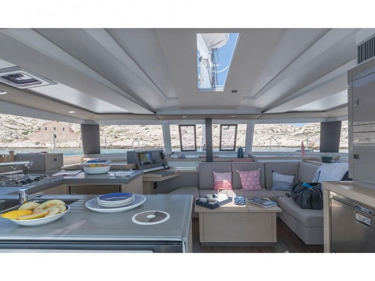 Astréa 42 - Yacht Charter Sailica