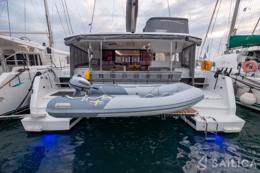 Astréa 42 - Yacht Charter Sailica