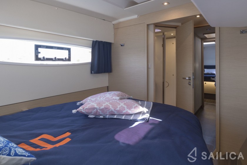 Astréa 42 - Yacht Charter Sailica