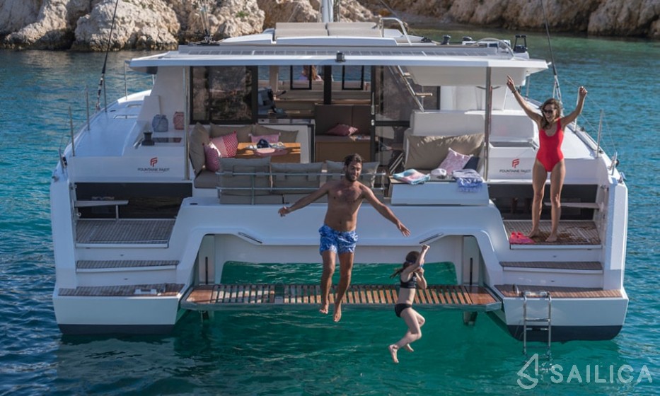 Astréa 42 - Yacht Charter Sailica