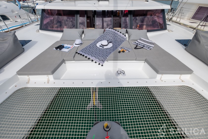 Astréa 42 - Yacht Charter Sailica