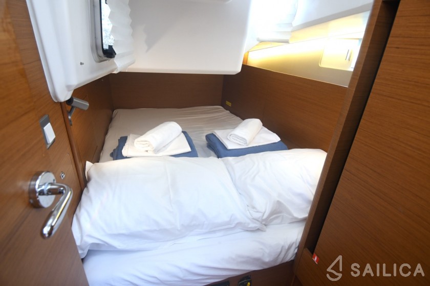 Sun Odyssey 410 - Yacht Charter Sailica