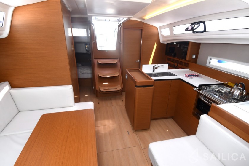 Sun Odyssey 410 - Yacht Charter Sailica
