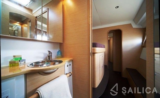 Lagoon 500 - Yacht Charter Sailica