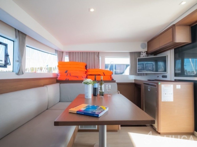 Lagoon 40 - Yacht Charter Sailica