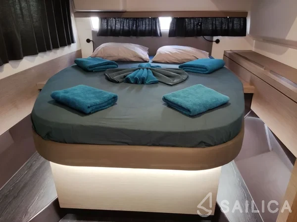 Lucia 40 - Yacht Charter Sailica