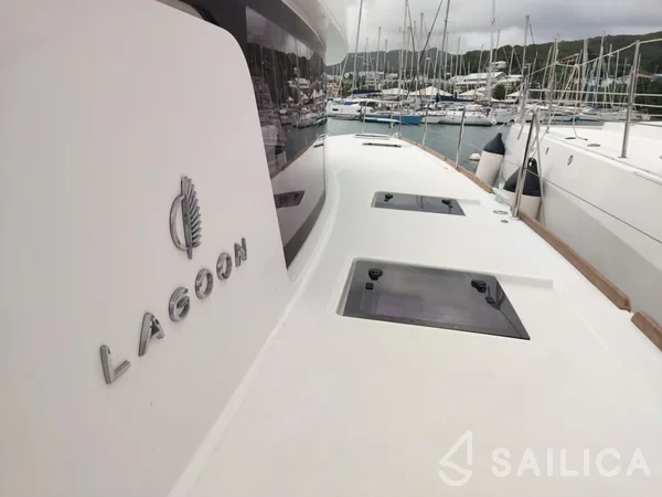 Lagoon 52F - Yacht Charter Sailica