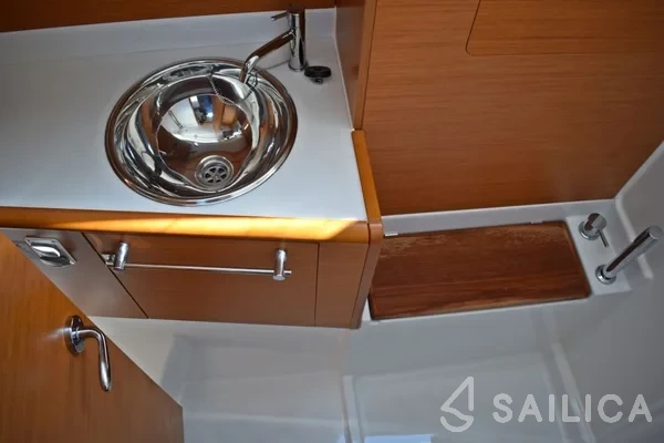Sun Odyssey 419 - Yacht Charter Sailica