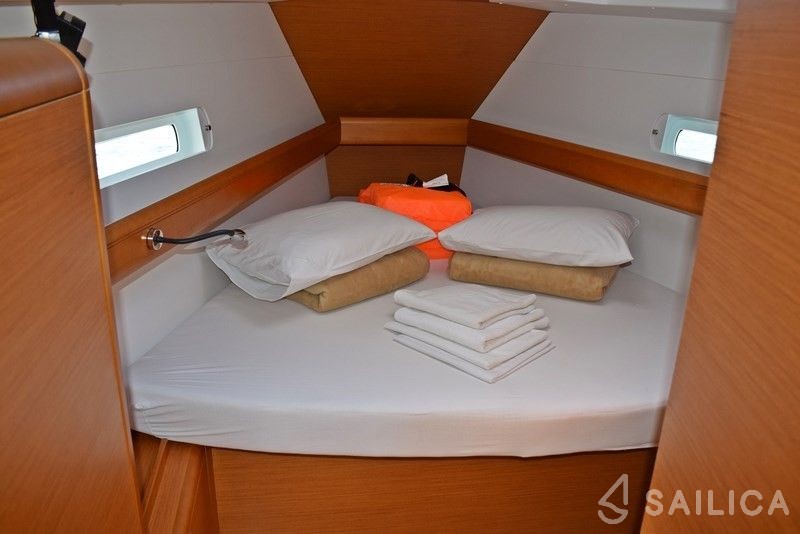 Sun Odyssey 419 - Yacht Charter Sailica