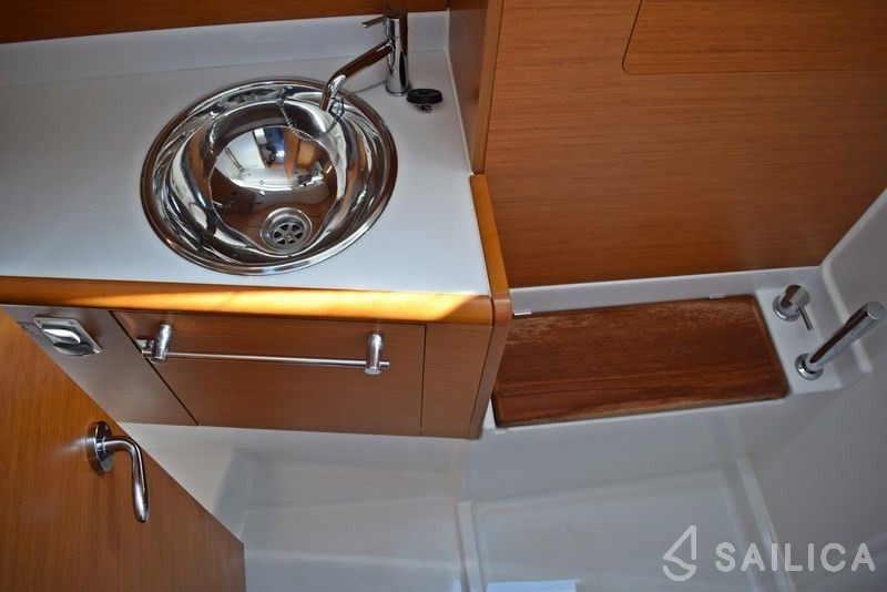 Sun Odyssey 419 - Yacht Charter Sailica
