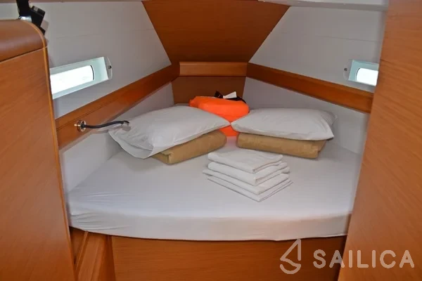 Sun Odyssey 419 - Yacht Charter Sailica