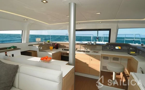 Bali 4.1 - Yacht Charter Sailica