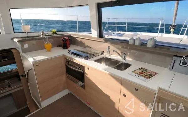 Bali 4.1 - Yacht Charter Sailica