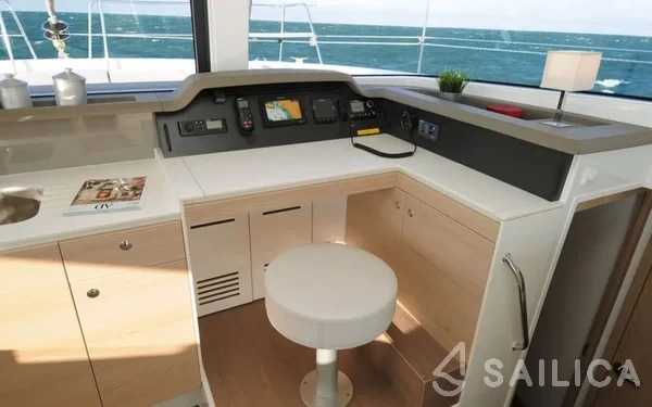 Bali 4.1 - Yacht Charter Sailica