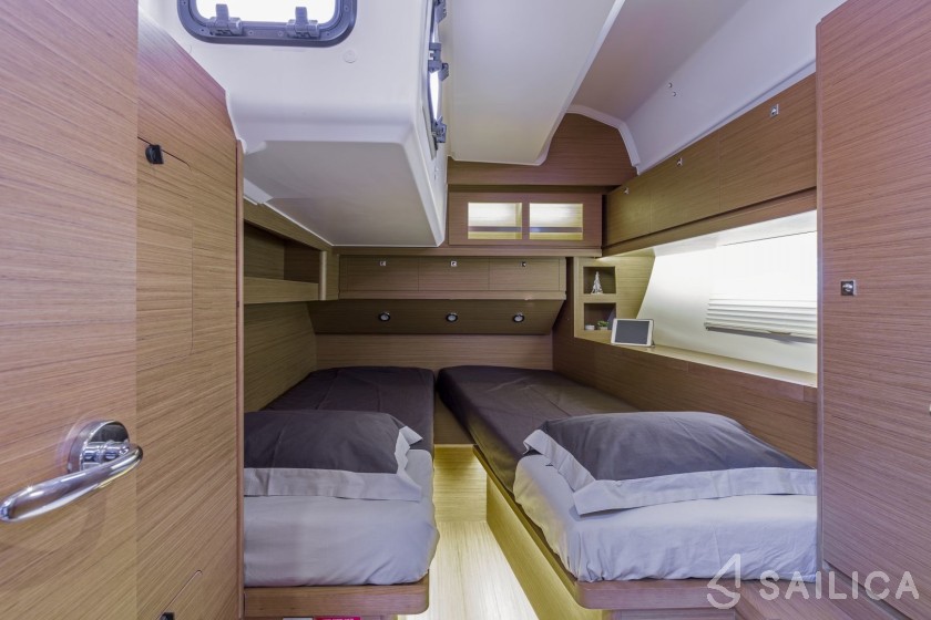 Dufour 520 GL - Yacht Charter Sailica