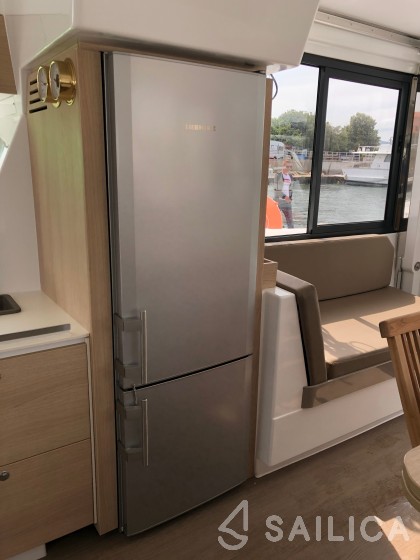 Bali 4.1 - Yacht Charter Sailica