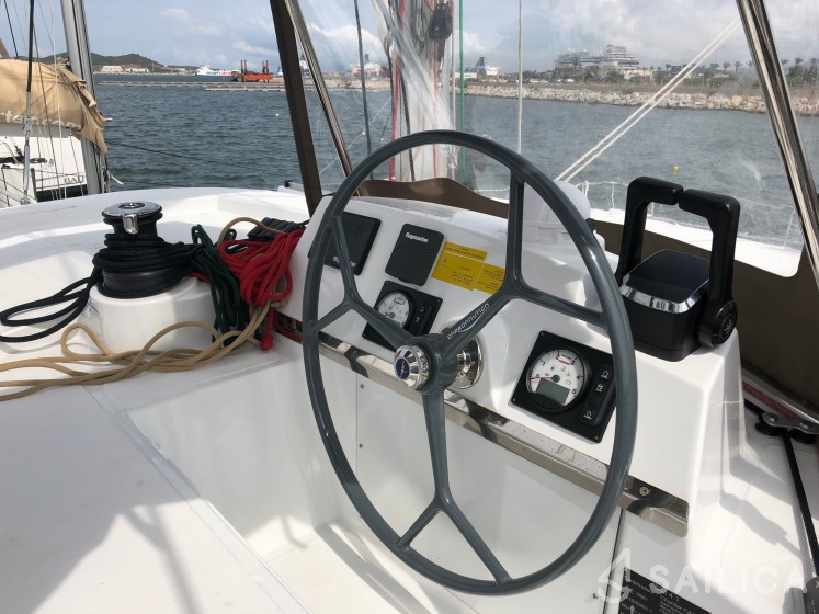 Bali 4.1 - Yacht Charter Sailica