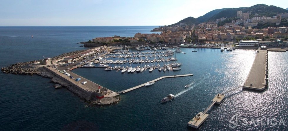 Bali 4.1 - Yacht Charter Sailica