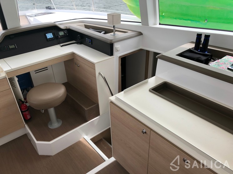 Bali 4.1 - Yacht Charter Sailica