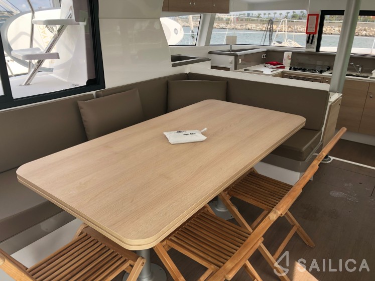Bali 4.1 - Yacht Charter Sailica