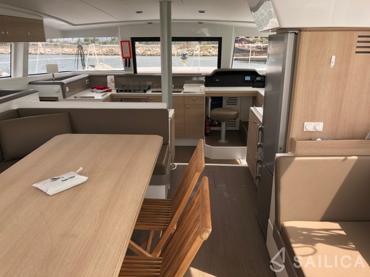 Bali 4.1 - Yacht Charter Sailica