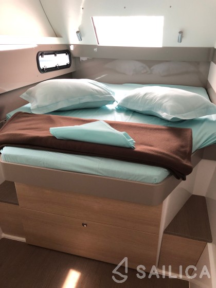 Bali 4.1 - Yacht Charter Sailica