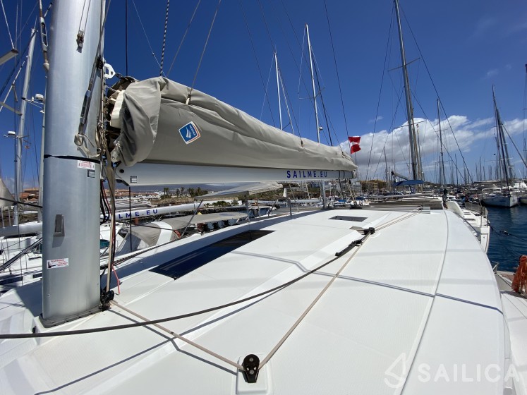 Lucia 40 - Yacht Charter Sailica