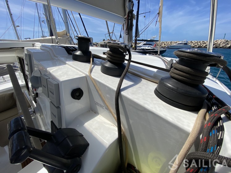 Lucia 40 - Yacht Charter Sailica