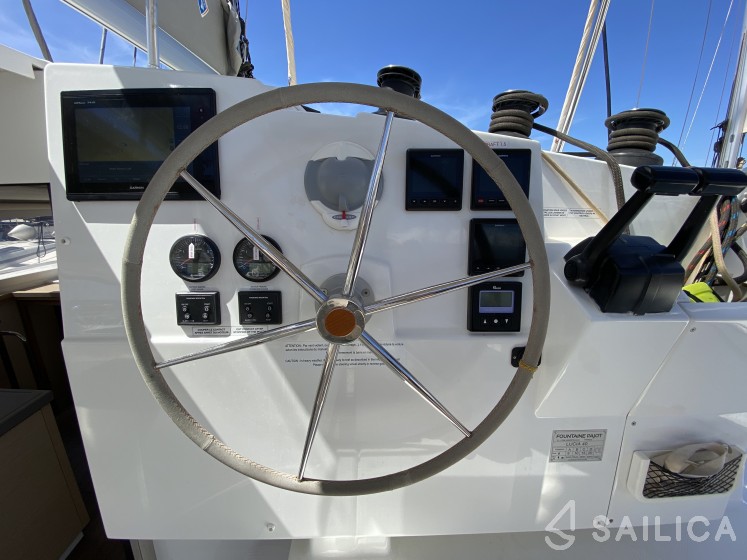 Lucia 40 - Yacht Charter Sailica