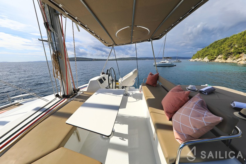 Bali 4.3 - Yacht Charter Sailica