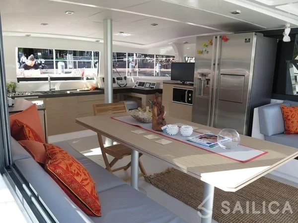 Bali 4.3 - Yacht Charter Sailica